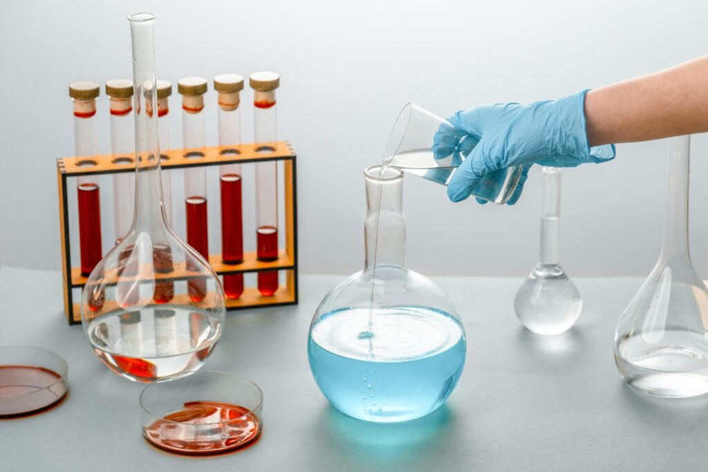 What are the 4 commonly used glassware in the lab?